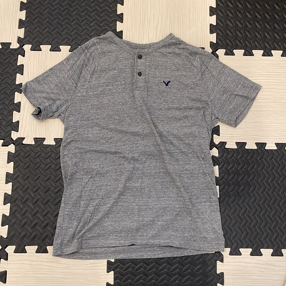 Men’s American Eagle size medium short sleeve button shirt
